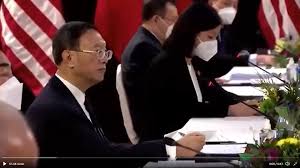 办事支持有理的一方，不向着关系密切的人；坚持原则，不论亲疏。 ( bao zi hao chi bu zai zhe shang.) ［包 子好 吃 不在 褶 上］ 据说，讲究外观的包子有十九个到二十一个褶。 Ef23tz1kq3qqlm