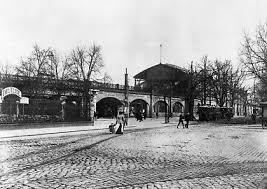 1900 Bahnhof Zoo Im Vordergrund Die Joachimstalerstrasse Historische Bilder Historisch Berlin Geschichte