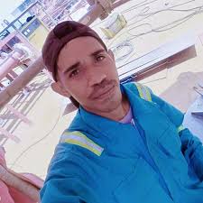 Lake Sørvágsvatn above the ocean in the Faroe Islands 🇫🇴. This unique and  stunning natural phenomenon features a lake that appears to float above the  ocean, thanks to the steep cliffs creating