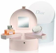 Miss Dior Came Into My Life Just Like This She Was A Christmas Gift And I Have Been In Love Every Since This Fragrance Was Made Spe Coffrets Parfum Packaging