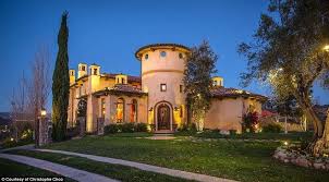 Hulk Hogan S Ex Wife Linda Selling Simi Valley House For 5 5 Million Linda Hogan Mansions Celebrity Houses