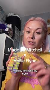 Holly Flynn's Instagram, Twitter & Facebook