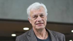 Zobrazují se 4 podkategorie z celkového počtu 4 podkategorií v této kategorii. Neurochirurg Vladimir Benes Dokud Se Roboti Nebudou Umet Rozhodovat Lekare Nenahradi Mujrozhlas