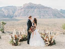 Half Circle Floral Half Circle Wedding Flowers Half Moon Flowers And Pampas Grass Edgy Elopement Ideas Las Vegas Elopement Big Wedding Las Vegas Weddings
