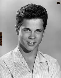 Rest in Peace American film producer, director, sculptor, and actor Tony  Dow . Well known for his role as Wally Cleaver