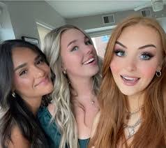 Brooke Pickering's Instagram, Twitter & Facebook