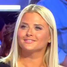 Mon modèle kelly, mon amour, la plus belle c'est toi, mon modèle mon amour la plus gentille c'est toi. Kelly Vedovelli Disc Jockey Femme Quel Est L Age La Taille De La Celebrite