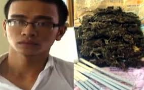 Phát hiện ma túy trong cặp sách của nam sinh viên