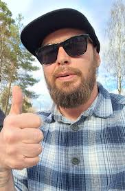 How many people had an affair with the guy's wife?