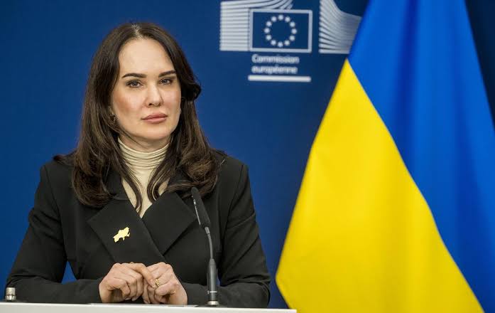 Racija v Kijevu: usodna ženska Volodimirja Zelenskega? - siol.net