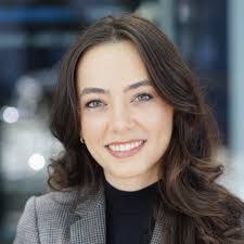 Lindsay Blank's Instagram, Twitter & Facebook