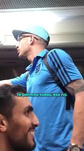 #Qatartico. Aficionado argentino confronta a fanáticos mexicanos por  cánticos en #Qatar2022. #Latinus #InformaciónParaTi #FIFAWorldCup