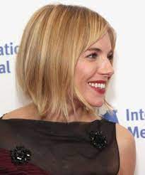 Dazzling Blonde Lowlights On Short Layered Celebrity Hairstyles For Women To Consider This Year Hair And Comb Trendy Hairstyles Short Hair Styles Short Hair Trends