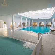 au seabel alhambra beach golf spa vous pourrez profiter de notre piscine couverte et chauffee avec un bassin pour enfants r piscine couverte spa djerba