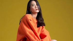 G em kutunggu.dirimu am d selalu.kutunggu g em walaupun.kutahu am d kau jauh.ku tahu. Chord Kunci Gitar Dan Lirik Lagu Jauh Nadya Fatira Kutunggu Dirimu Selalu Kutunggu Halaman All Tribunnews Com Mobile
