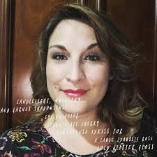 What glitter gloss can I use to get this look?