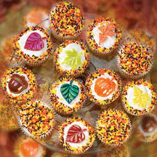 The traditional colors for thanksgiving. Easy Thanksgiving Cupcake Decorating Ideas Holiday Cupcakes Holiday Cupcakes Decorating Fall Cupcakes