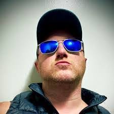 Lisa Laclair's Instagram, Twitter & Facebook