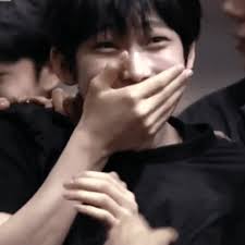 He hs the sweetest smile ever. Sunoo Gifs Sunoo Episodio 3 Parte 1