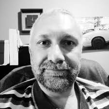 لا تحزن، إن الله معك🥰♥️🌹 في لحظات الضيق والهم، قد تشعر بالوحدة واليأس،  ولكن لا تنس أبدًا أن الله معك، مهما كانت الظروف صعبة. إنَّ الله الرحيم  الودود يقف بجانبك، يحملك في