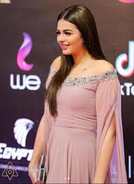 May 29, 2021 · تظهر عارضة الأزياء العالمية بيلا حديد دائماً على ممشى العروض، وتُعتبر بيلا رمزاً وأيقونة للمصممين والمتخصصين في عالم الموضة، وهي مصدر وحي لكثير من الفتيات والنساء على مستوى العالم بأكمله، ويقلدها كثير من النساء حول. Ø£Ø¬Ù…Ù„ ÙØ³Ø§ØªÙŠÙ† Ù‡Ù†Ø§Ø¯ÙŠ Ù…Ù‡Ù†Ø§ ØªÙ„Ù‡Ù…Ùƒ ÙÙŠ Ø§Ù„Ù…Ù†Ø§Ø³Ø¨Ø§Øª Ù…Ø¬Ù„Ø© Ø§Ù„Ø¬Ù…ÙŠÙ„Ø©