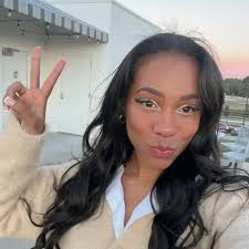 Malika Glover (@exohlika) është LIVE