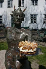 Wer guten kuchen backen will, braucht nicht etwa sieben sachen, sondern kommt auch mit etwa vier zutaten aus. Nordfriesische Friesentorte Husum Tourismus