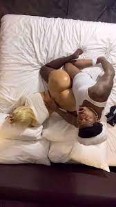 Best Porn on X: Ceiling challenge X edition? t.cokKF3FV1VYT  X