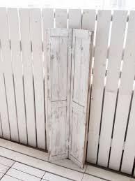 フレンチ ナチュラルstyle ベランダの衝立でクローゼットをdiy 即出来上がりの写真です ゞ扉は白に塗りなおして後は木枠を組んだだけですいつもは１ ４材を組み合わせて家具を作っているのですが最近近くのホームセンターのものが ベランダ 衝立 クローゼット