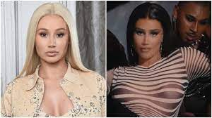 When screenshots of the scene began to circulate on twitter, users pointed out her darker skin complexion and accused her of blackfishing. Iggy Azalea S Blackfish Music Video Scandal Explained