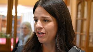 NZ minister's justification for axing Maori language program misleads