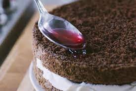 Il pan di spagna al cacao è un'ottima base per preparare torte da farcire con ogni tipo di crema, ma è buono da gustare anche così com'è! Bagna Per Torte Guida Pratica La Ricetta Di Sonia Peronaci
