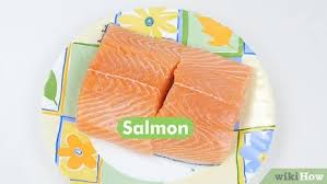 Es importante que se utilice la piel de un lado del salmón, esto es precisamente lo que lo mantiene jugoso gracias a los aceites que contiene. Como Cocinar Salmon Con Piel A La Parrilla 10 Pasos