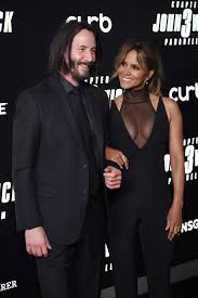He announced that the game will launch on april 16, 2020. Keanu Reeves Und Halle Berry Liebes Sensation