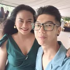 Retro headlight conversions are getting popular in Japan. I quite like this  HIACE.