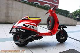 Vespa Whith Ducati Airbrush Vespa Ducati Vespa Gts