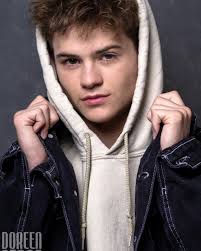 New Headshots 🔥 All thanks to @doreen_stone_photography for these  incredible pictures. I loved them all and I had a great time shooting them!