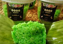 Cuci beras ketan hingga bersih. Nenek 80 Tahun Bongkar Resep Rahasia Tape Ketan Hijau Enak Anti Gagal