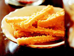 Elizabeth vargas got together with country music legend, host of trisha's shorn kitchen, trisha yearwood. Trisha Yearwood S Cheese Straws Recipe Hgtv
