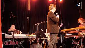 Sous le coup de la joie ou de la tristesse, en présence d'un corps étranger comme l'oignon, sous l'effet du vent ou du froid… Laurent Gerra Une Annee Pas Comme Les Autres Vendredi 30 Novembre 2018 Page 9 Sur 26