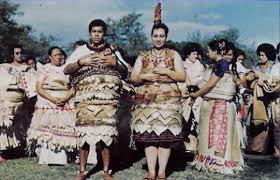 Traditional muumuu popular with our local hawaiian islanders, our traditional floral muumuu are perfect pretty dresses for casual & formal events. Traditional And Modern Tongan Attire Fashion Clothes Traditionalattire Tongan Culture Tongan Wedding Tongan