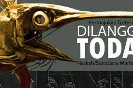 Filem singapura dilanggar todak merupakan sebuah filem melayu yang diterbitkan di singapura pada tahun 1961. Dilanggar Todak Sebuah Pertunjukan Teater Puisi Oleh Suku Teater Riau Antara News Riau