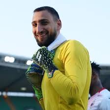 And here is donnarumma, leaving the pitch in tears despite being the highest rated player on that pitch and having to be calmed down by his brother, teammates and staff. Nkalnmmxnd1oxm