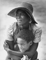 70'li yıllarda canlandırdığı karakterlerle sinema sektöründeki afroamerikalı kadınlara karşı birçok stereotipi yıkan ünlü oyuncu cicely tyson, 96 yaşında hayatını kaybetti. J4iv2mq6m4 27m