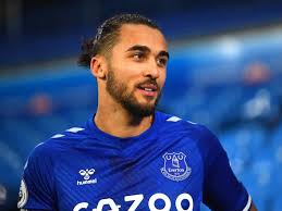 Man utd (áo đỏ) và everton đang cùng sa sút. B6tenb4gotj9gm