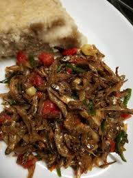 500gms dry omena 2 ripe tomatoes 1 bunch dhania 1 onion (medium) 1 garlic (optional) 1 glass of milk (or water) 1 green chilli (optional) 1 spoon cooking fat/oil. Cook Out Thursdays Perfect Meal For An Afternoon Sima Kwa Omena Facebook