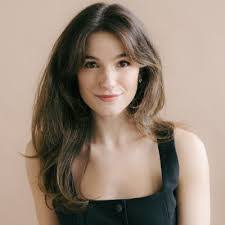 Gwen Mcintyre's Instagram, Twitter & Facebook