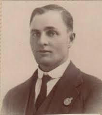 My Taid Richard Parry known as dick parry born and brought up in barmouth  till he moved to London but moved back in 1981