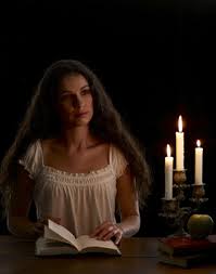 Han mangler fast inntekt og vil bare gjøre det han har lyst til, mens hun drømmer trygghet og forutsigbarhet. I En Drom Foler Jeg At Den Dode Kjaeresten Min Lever Hvorfor Den Avdode Kjaeresten Drommer Tolkning Av Bildet