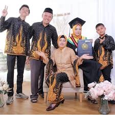 Tidak hanya guru atau dosen anda. Desain Baju Cantik Modern Baju Untuk Menghadiri Wisuda Anak Kuliah